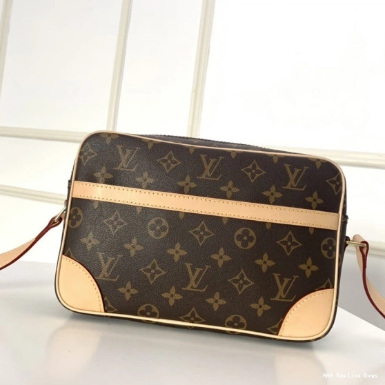 Aaa replica bags BAG MESSENGER VUITTON LOUIS 0808